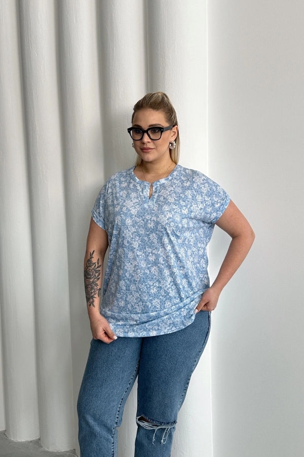 Büyük Beden Kısa Kollu Çentik V Yaka Desenli Bluz 97-79 Vervegrand