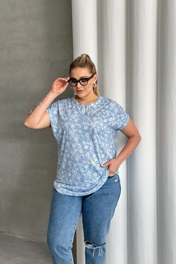 Büyük Beden Kısa Kollu Çentik V Yaka Desenli Bluz 97-79 Vervegrand