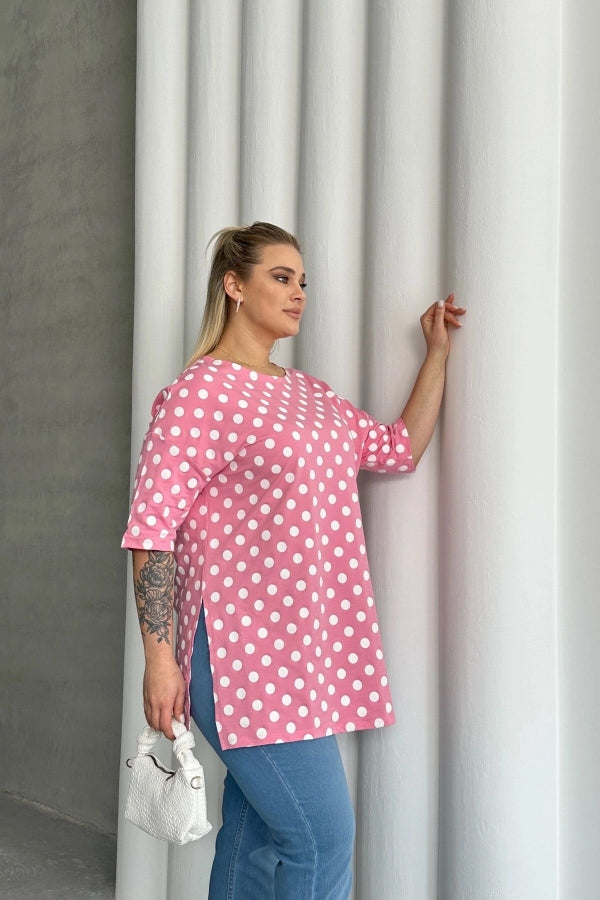 Büyük Beden Kısa Kollu Bisiklet Yaka Yanları Yırtmaçlı Puantiyeli Bluz 98-55 Vervegrand