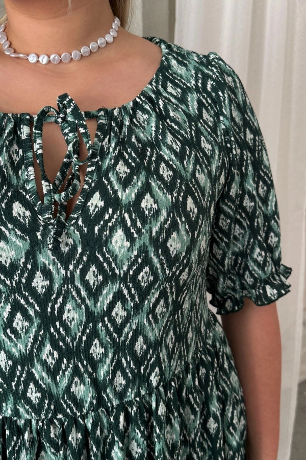 Büyük Beden Önü Bağlamalı Yarım Kollu Desenli Mini Elbise 101-8 Vervegrand