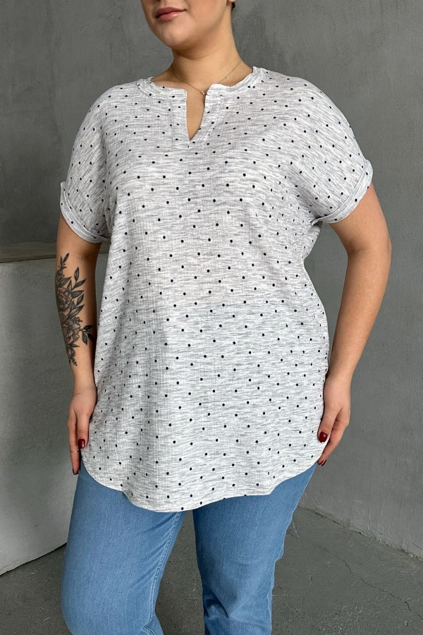 Büyük Beden Çentik V Yaka Kısa Kollu Puantiye Desenli Bluz 303866 Vervegrand