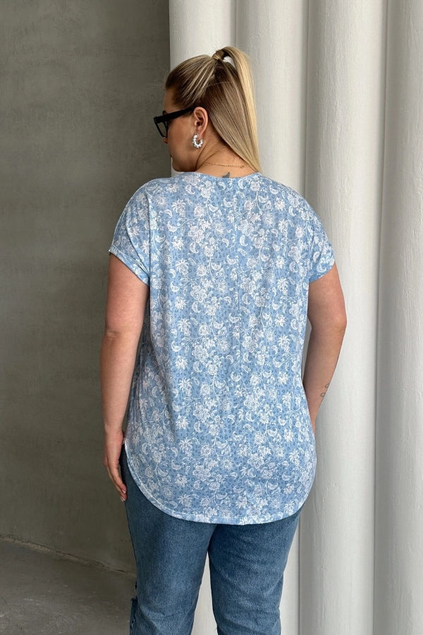 Büyük Beden Kısa Kollu Çentik V Yaka Desenli Bluz 97-79 Vervegrand