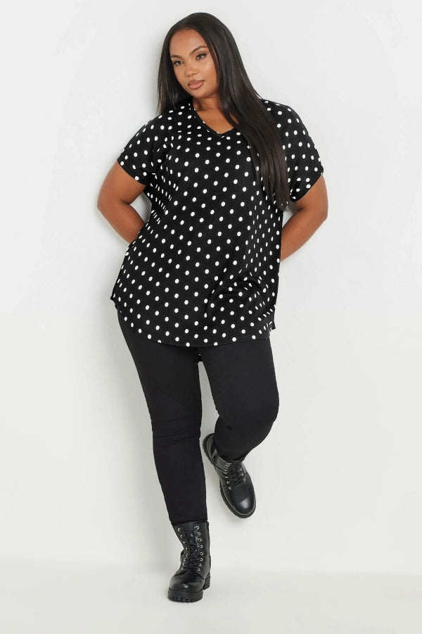 Büyük Beden Kısa Kollu V Yaka Puantiyeli Bluz 303497 Vervegrand