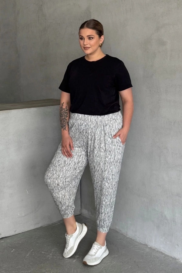 Büyük Beden Beli ve Paçası Lastikli Cepli Bol Pantolon 88-177 Vervegrand