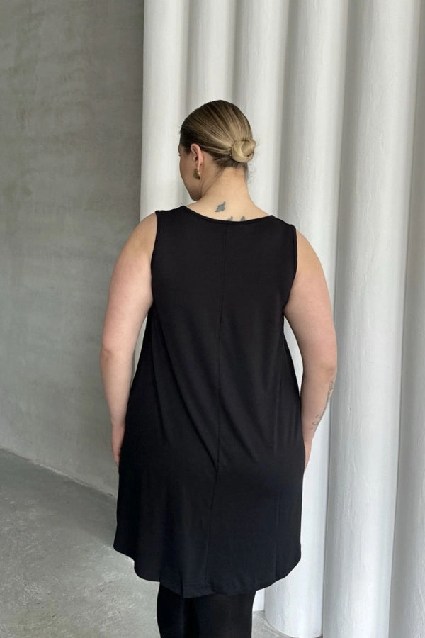 Büyük Beden Önü Puantiyeli Kolsuz Bluz 302253 Vervegrand