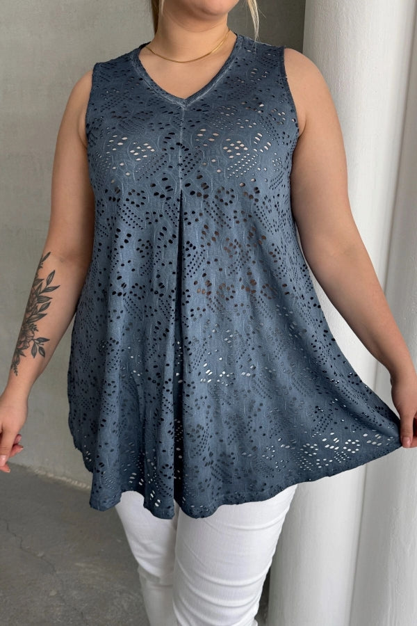 Büyük Beden V Yaka Sıfır Kol Dantel Detaylı Astarsız Bluz 302966 Vervegrand