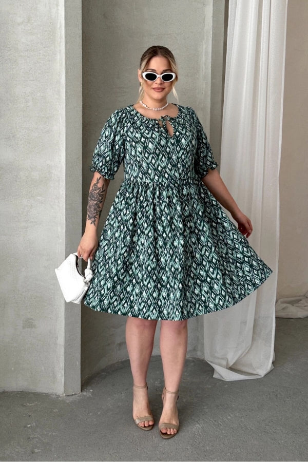 Büyük Beden Önü Bağlamalı Yarım Kollu Desenli Mini Elbise 101-8 Vervegrand