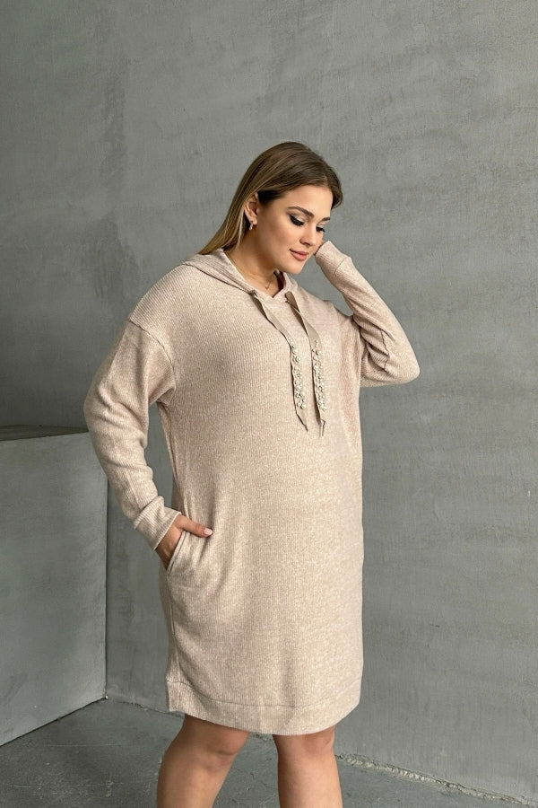 Büyük Beden Kapüşonlu Boncuk İşlemeli Cepli Sweatshirt Elbise 301801 Vervegrand