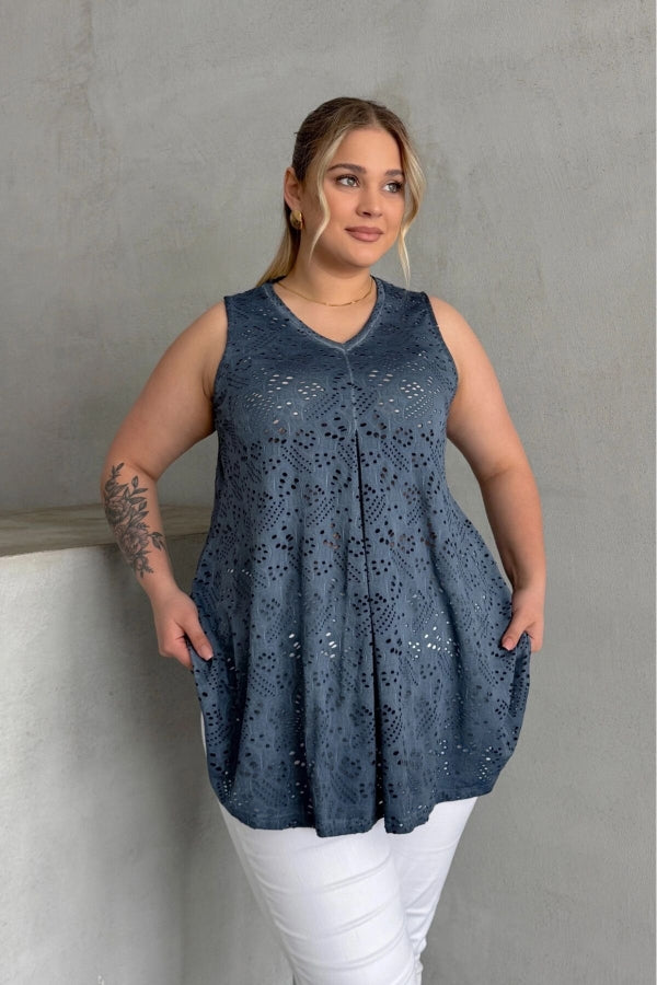 Büyük Beden V Yaka Sıfır Kol Dantel Detaylı Astarsız Bluz 302966 Vervegrand