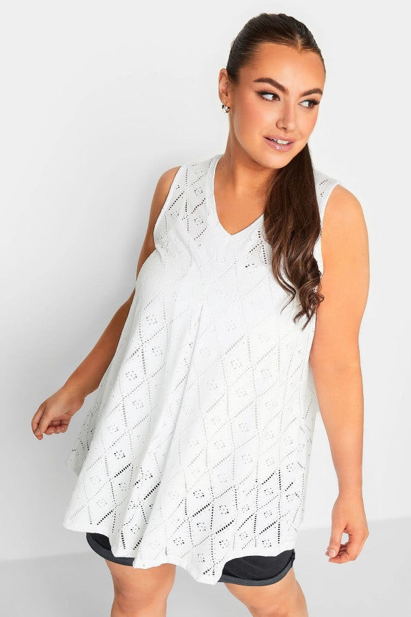 Büyük Beden V Yaka Dantel Detaylı Astarsız Sıfır Kollu Bluz 302382 Vervegrand