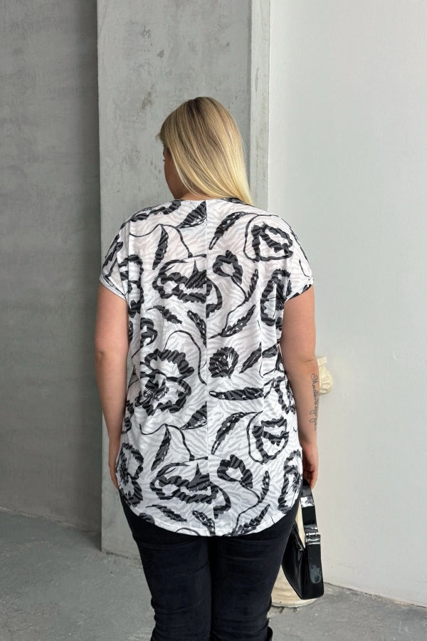 Büyük Beden Kısa Kollu V Yaka Desenli T-shirt 97-83 Vervegrand