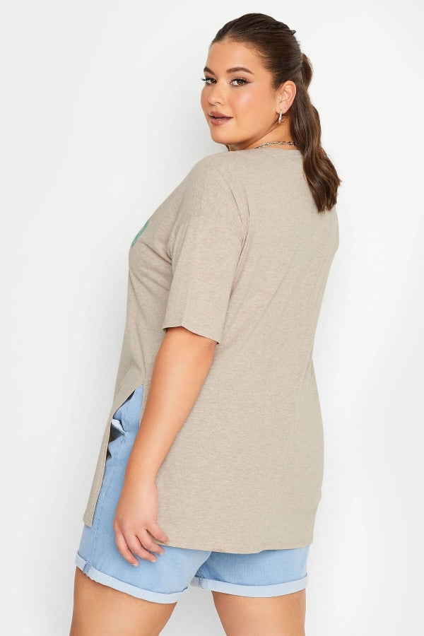 Büyük Beden Bisiklet Yaka Kısa Kollu Yırtmaç Detaylı Baskılı T-shirt 302202 Vervegrand