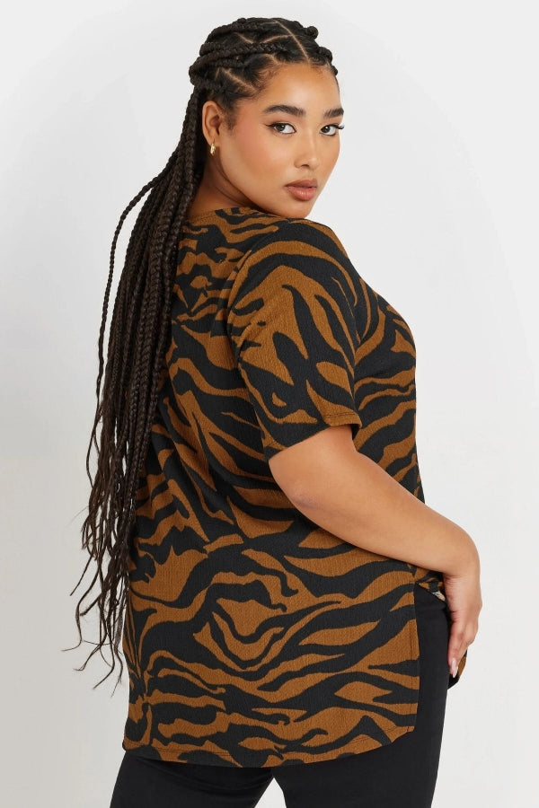 Büyük Beden Kısa Kollu Bisiklet Yaka Yanı Yırtmaçlı Desenli Bluz 303739 Vervegrand