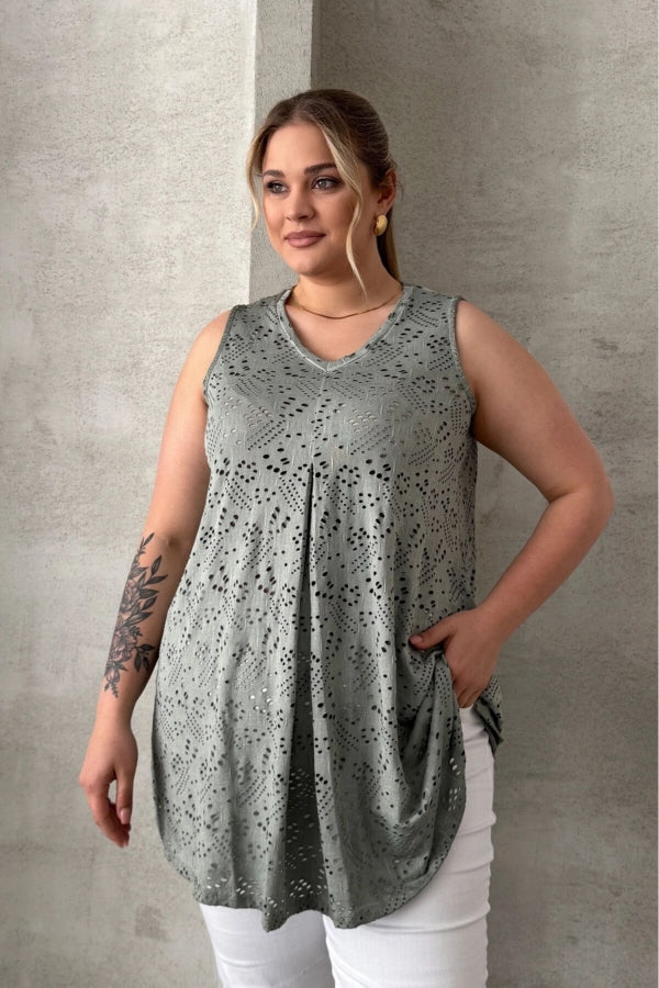 Büyük Beden V Yaka Sıfır Kol Dantel Detaylı Astarsız Bluz 302964 Vervegrand