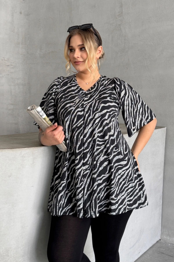 Büyük beden zebra desenli şık kadın bluz arkadan görünüm