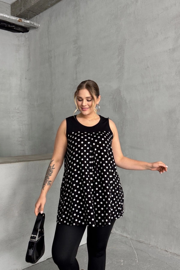 Büyük Beden Sıfır Kol Bisiklet Yaka Puantiyeli Pileli Bluz 302250 Vervegrand