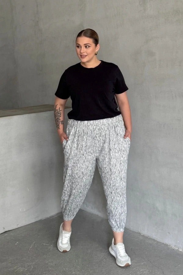 Büyük Beden Beli ve Paçası Lastikli Cepli Bol Pantolon 88-177 Vervegrand