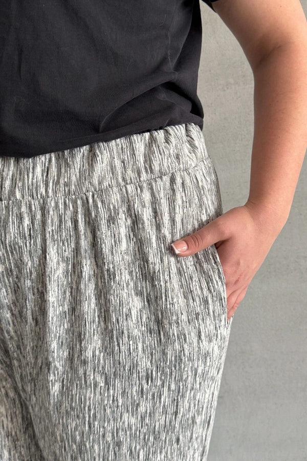 Büyük Beden Beli ve Paçası Lastikli Cepli Bol Pantolon 88-177 Vervegrand