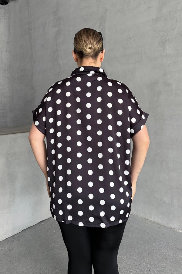 Büyük Beden Önü Düğmeli Kısa Kollu Puantiye Desenli Gömlek 303460 Vervegrand