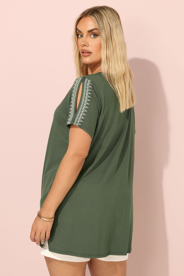 Büyük Beden Bisiklet Yaka Kısa Kollu Omuz Detaylı Etnik Nakışlı T-shirt 304228 T-shirt Vervegrand