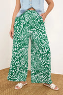 https://stildiva.sentos.com.tr/urunres/o_buyuk-beden-beli-lastikli-bol-paca-desenli-cepli-pantolon-30-17597.jpeg