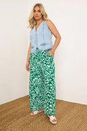 https://stildiva.sentos.com.tr/urunres/o_buyuk-beden-beli-lastikli-bol-paca-desenli-cepli-pantolon-30-17598.jpeg