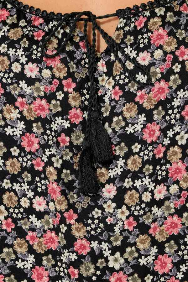 Büyük Beden Sıfır Kol Yaka Detaylı Çiçek Desenli T-shirt 304240 T-shirt Vervegrand