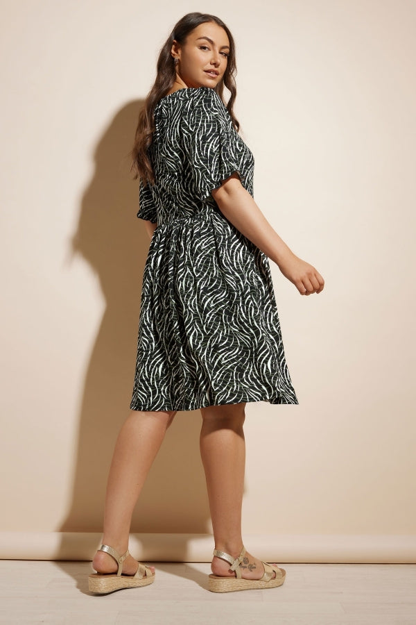 Büyük Beden Yakası Büzgülü Desenli Mini Elbise 304018 Elbise Vervegrand