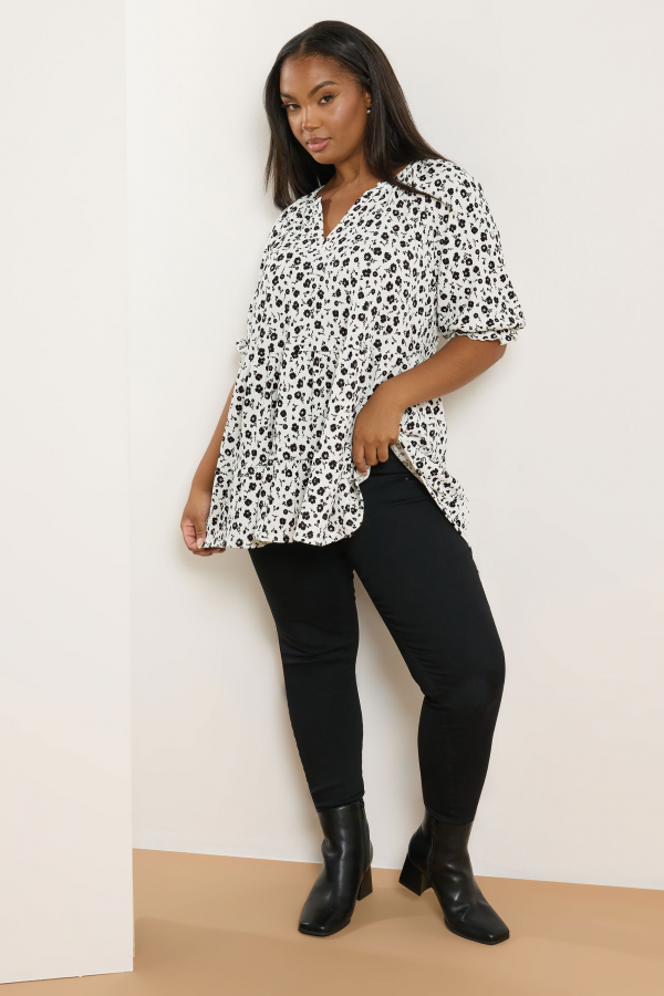 Büyük Beden Yarım Kollu V Yaka Eteği Fırfırlı Desenli Bluz 322572 Vervegrand