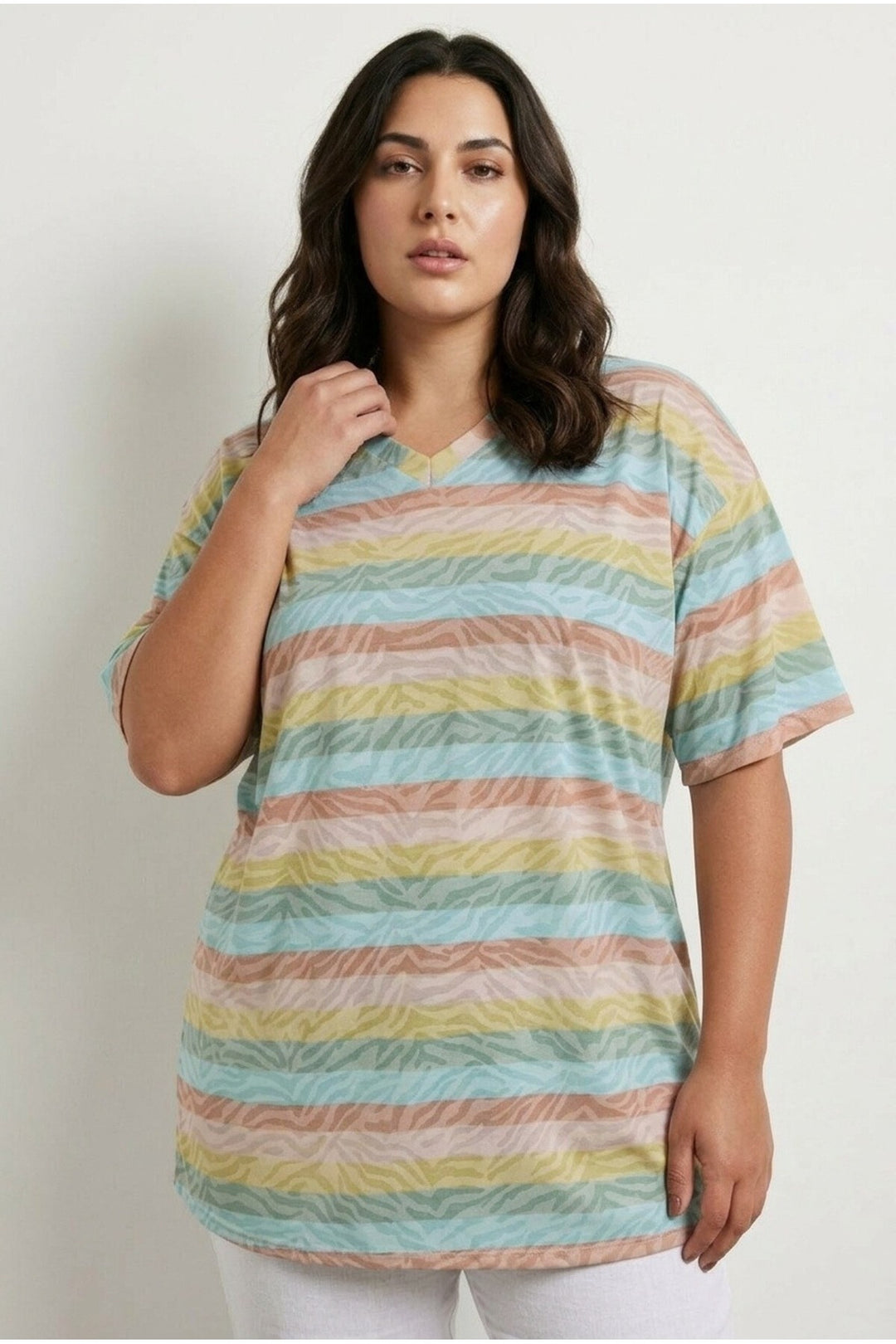 V Yaka Çizgili Zebra Desenli T-shirt 303953