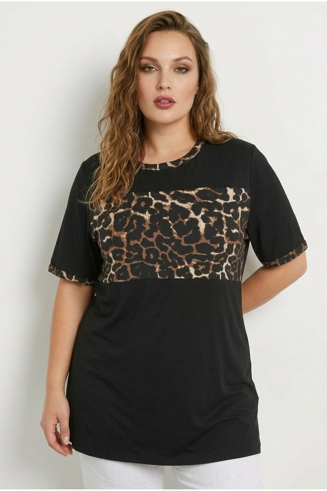Kısa Kollu Bisiklet Yaka Leopar Desenli T-shirt 303729