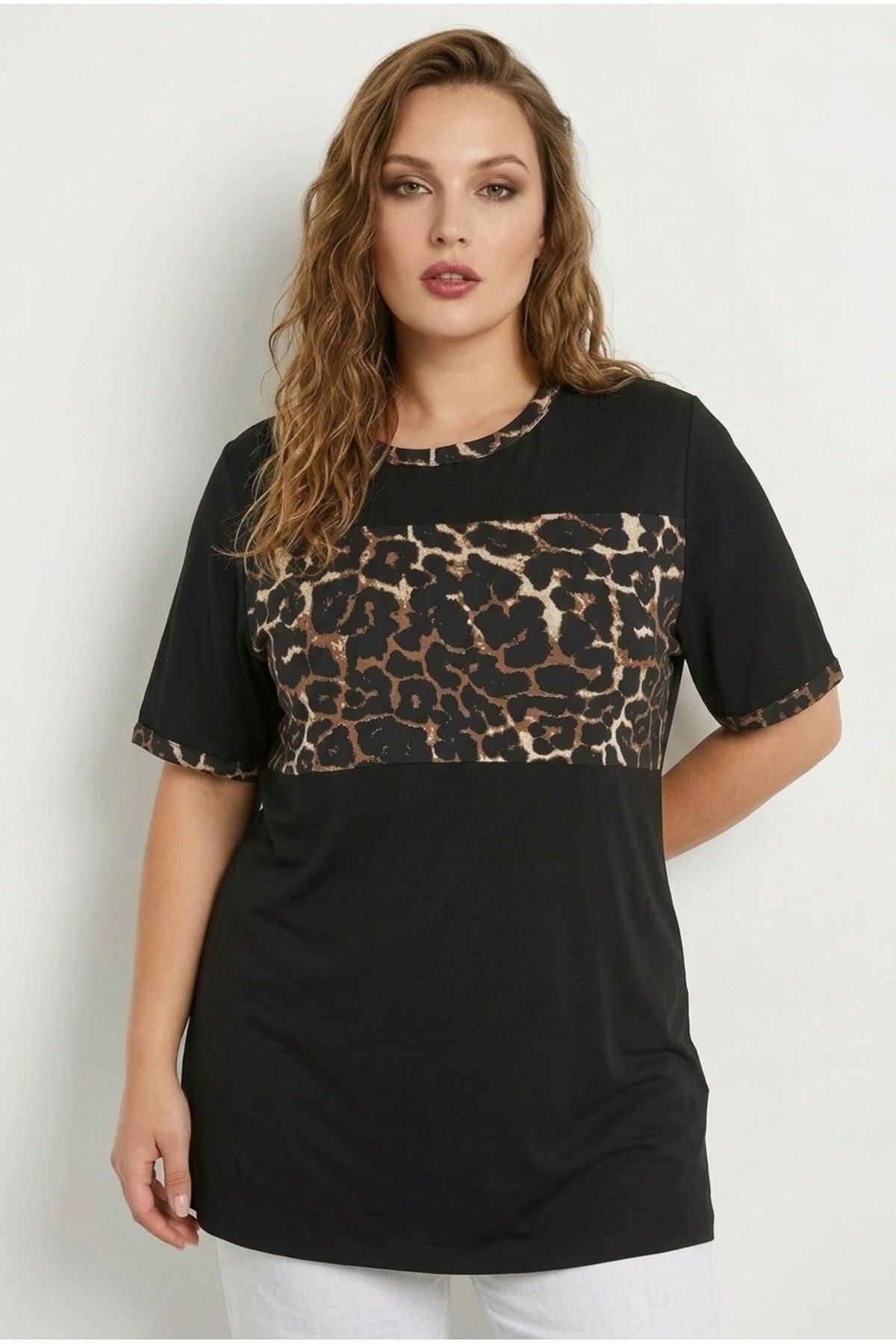 Kısa Kollu Bisiklet Yaka Leopar Desenli T-shirt 303729