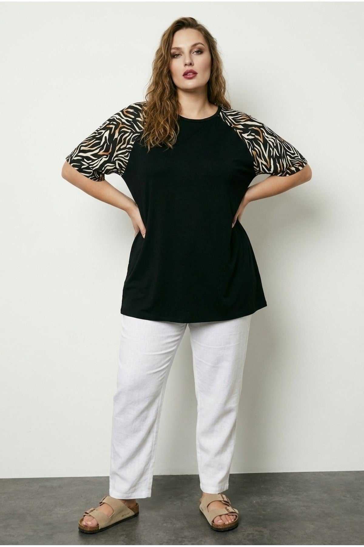Kısa Kollu Bisiklet Yaka Leopar Desenli T-shirt 303736
