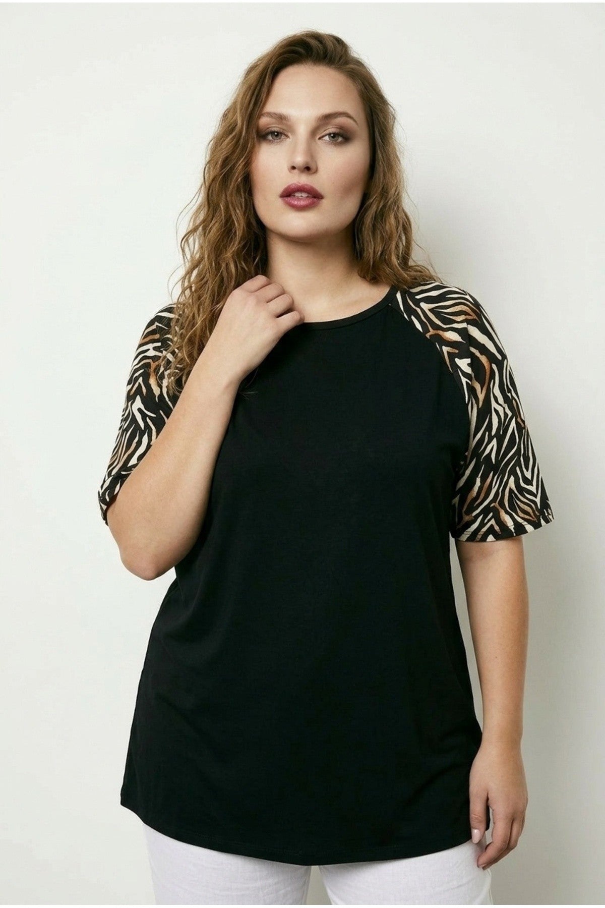 Kısa Kollu Bisiklet Yaka Leopar Desenli T-shirt 303736
