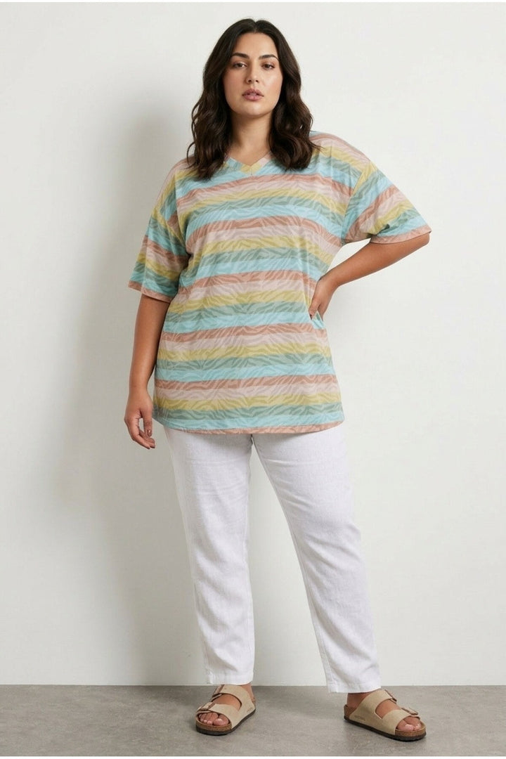 V Yaka Çizgili Zebra Desenli T-shirt 303953