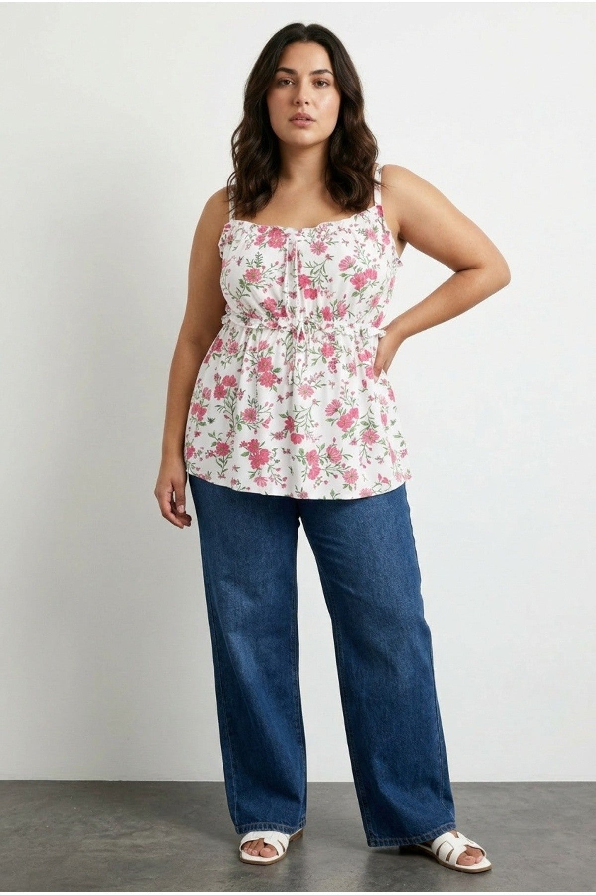 Kare Yaka Askılı İp Detaylı Çiçek Desenli T-shirt 322694
