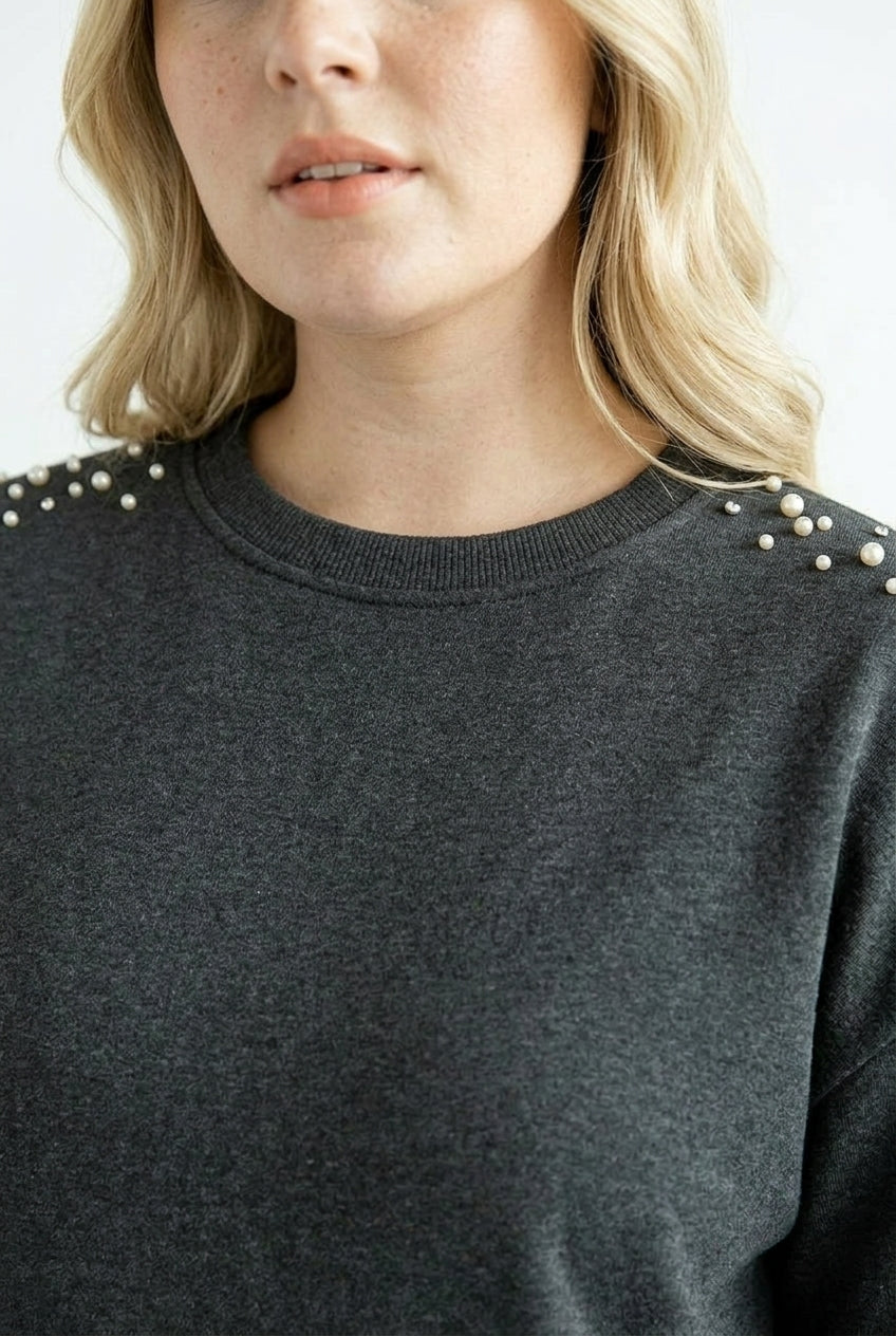 Büyük beden sweatshirt elbise omuz inci detay yakından görünüm